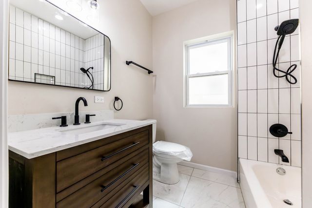 18 S Austin Boulevard 2, Oak Park, IL 60304