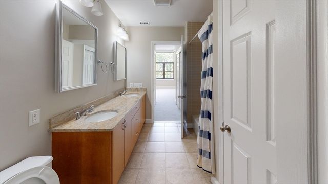 227 Summit Ave W205, Brookline, MA 02446