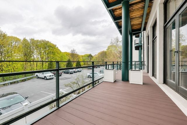 227 Summit Ave W205, Brookline, MA 02446