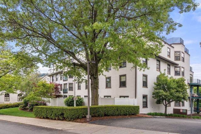 227 Summit Ave W205, Brookline, MA 02446