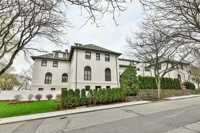 227 Summit Ave W205, Brookline, MA 02446