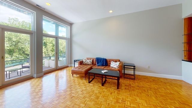 227 Summit Ave W205, Brookline, MA 02446