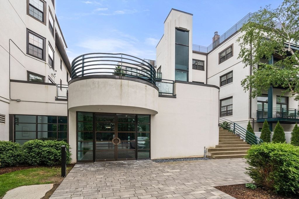 227 Summit Ave W205, Brookline, MA 02446