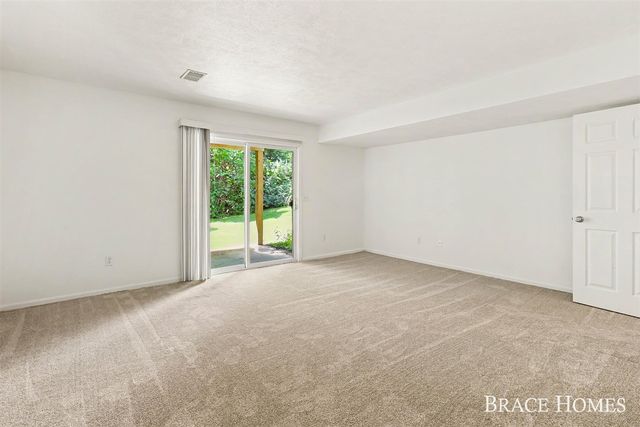 1776 Grand Court, Grand Rapids, MI 49525