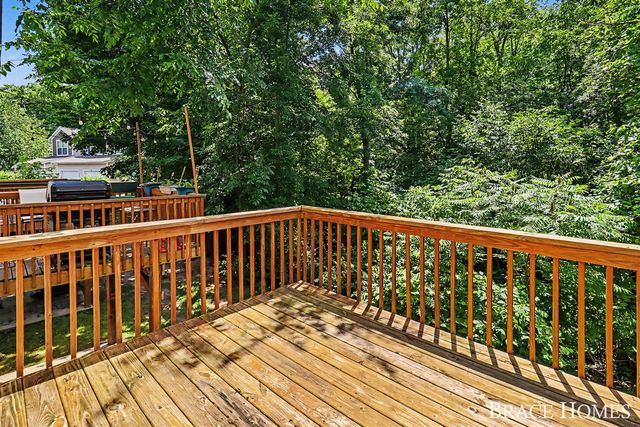 1776 Grand Court, Grand Rapids, MI 49525