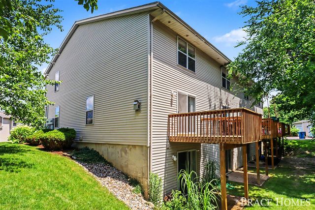 1776 Grand Court, Grand Rapids, MI 49525
