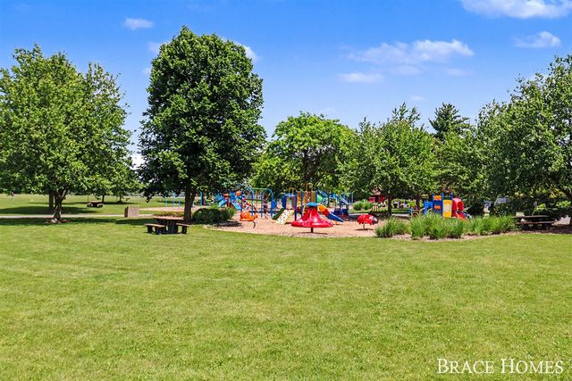 1776 Grand Court, Grand Rapids, MI 49525