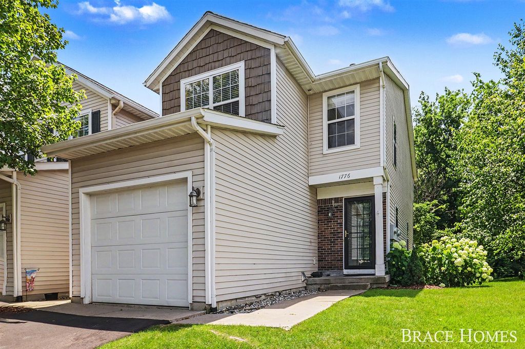 1776 Grand Court, Grand Rapids, MI 49525