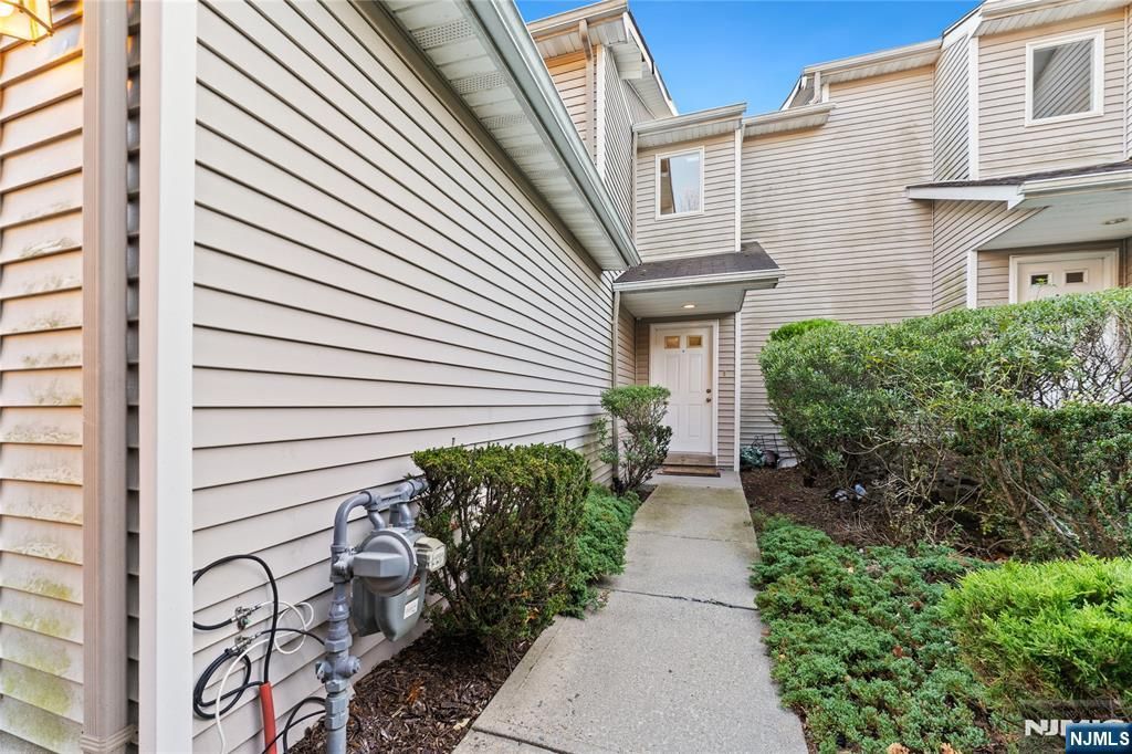 410 Heights Drive 8, Haledon, NJ 07508