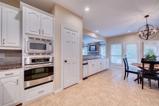 825 Hills Creek Drive, Mckinney, TX 75072