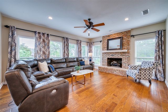 825 Hills Creek Drive, Mckinney, TX 75072