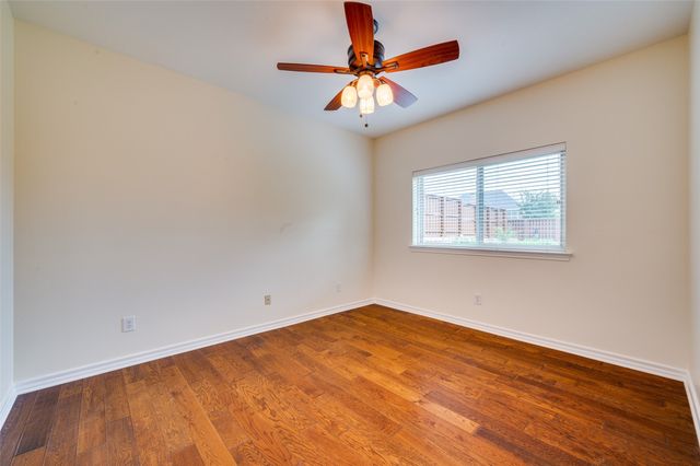 825 Hills Creek Drive, Mckinney, TX 75072