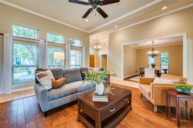 825 Hills Creek Drive, Mckinney, TX 75072