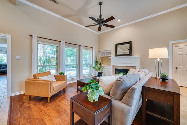 825 Hills Creek Drive, Mckinney, TX 75072