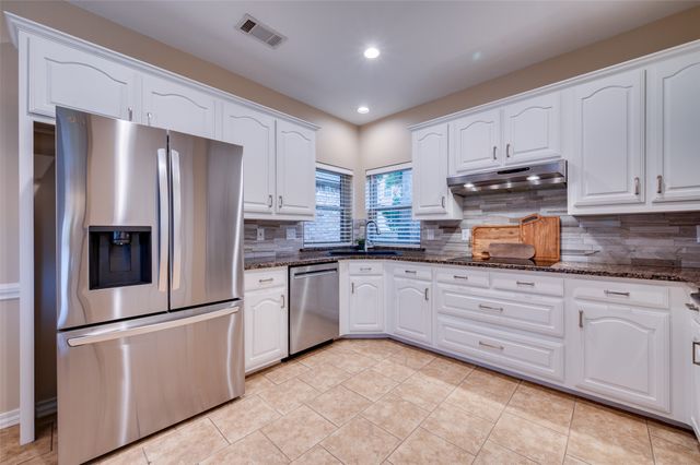 825 Hills Creek Drive, Mckinney, TX 75072