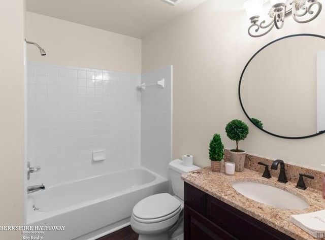 54920 Hennington Court, Shelby Twp, MI 48316