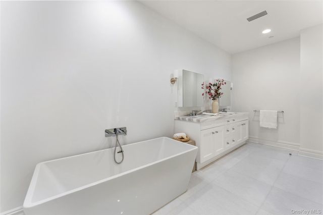 2 Weaver Street 12, Scarsdale, NY 10583