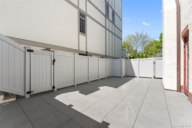 2 Weaver Street 12, Scarsdale, NY 10583