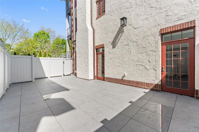 2 Weaver Street 12, Scarsdale, NY 10583