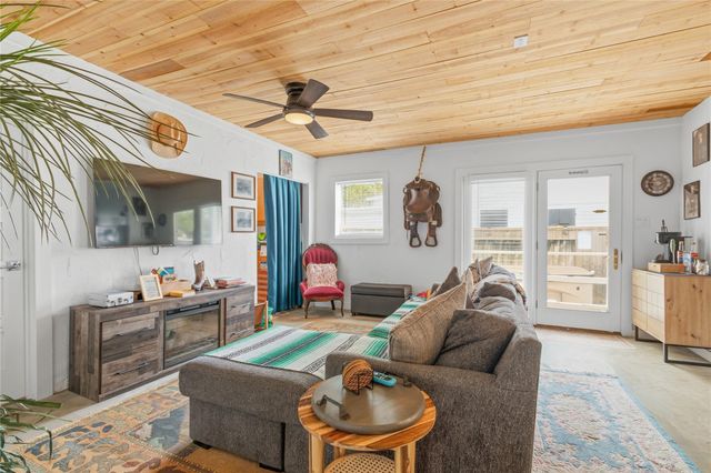 3327 Ursuline Street, Galveston, TX 77550