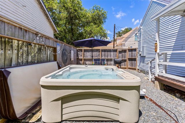3327 Ursuline Street, Galveston, TX 77550