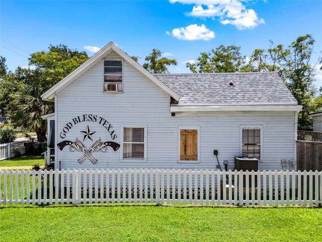 3327 Ursuline Street, Galveston, TX 77550