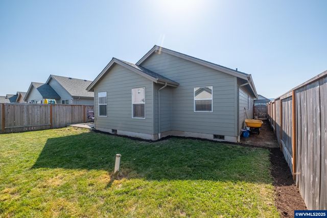 414 SE Ray St, Dallas, OR 97338