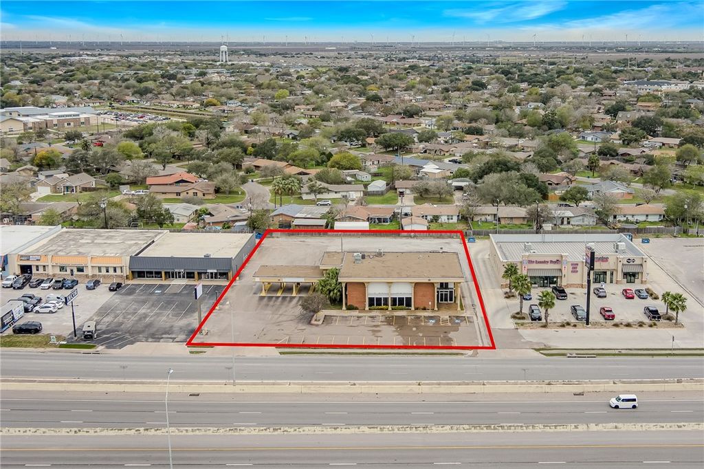 1031 Us Hwy, Portland, TX 78374 — exterior