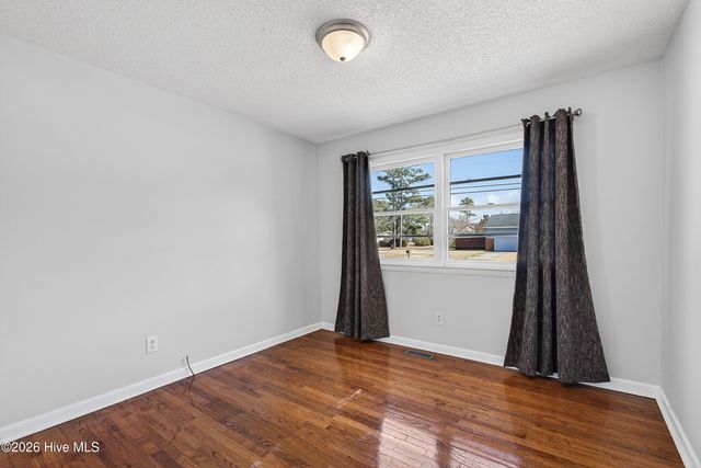 209 Cardinal Road, Jacksonville, NC 28546