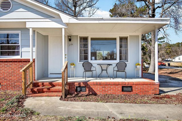 209 Cardinal Road, Jacksonville, NC 28546