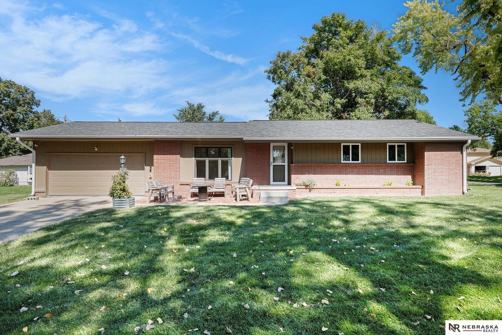 21604 Leavenworth Street, Omaha, NE 68022