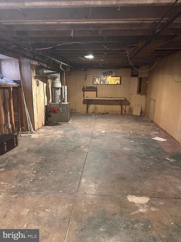 402 WALTER ST, Philadelphia, PA 19111