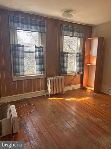 402 WALTER ST, Philadelphia, PA 19111