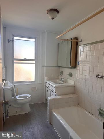 402 WALTER ST, Philadelphia, PA 19111