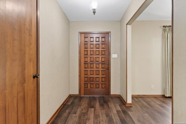 811 Lone Wolf, San Antonio, TX 78232