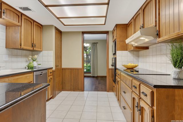 811 Lone Wolf, San Antonio, TX 78232