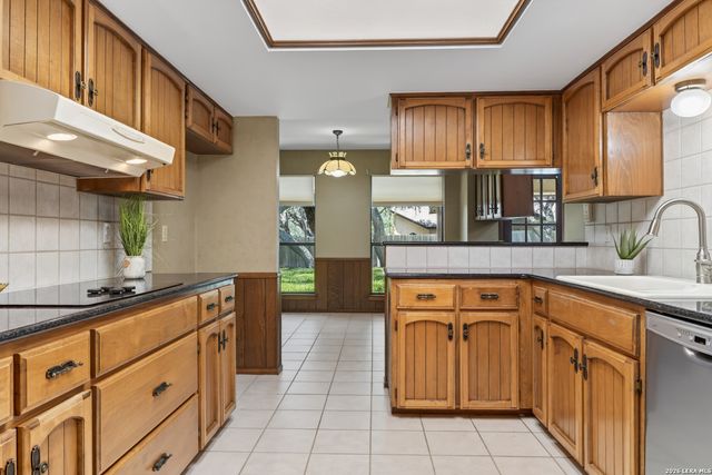 811 Lone Wolf, San Antonio, TX 78232