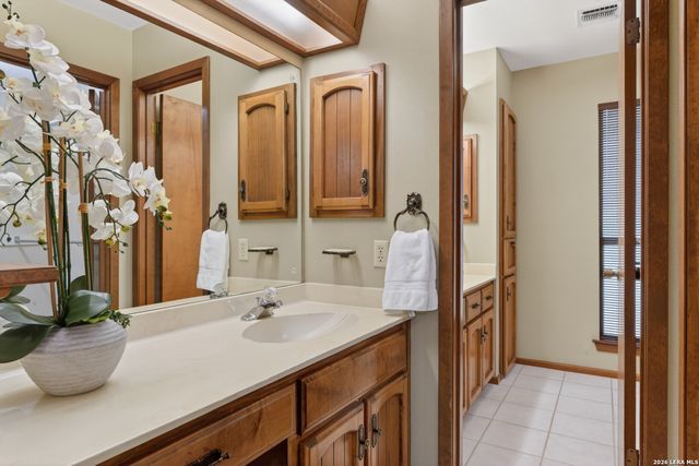 811 Lone Wolf, San Antonio, TX 78232