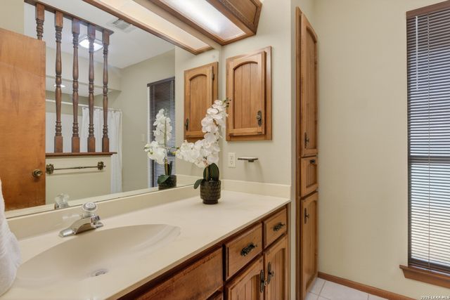 811 Lone Wolf, San Antonio, TX 78232