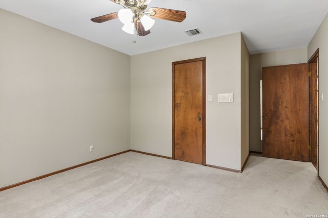811 Lone Wolf, San Antonio, TX 78232