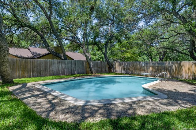 811 Lone Wolf, San Antonio, TX 78232