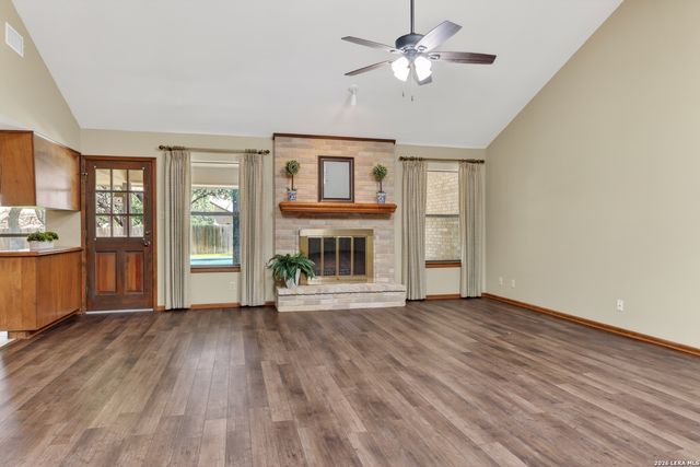 811 Lone Wolf, San Antonio, TX 78232