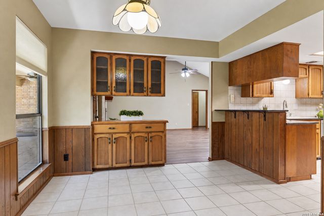 811 Lone Wolf, San Antonio, TX 78232