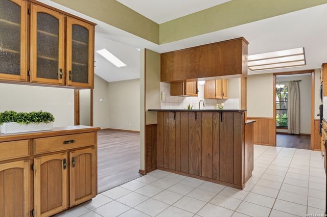 811 Lone Wolf, San Antonio, TX 78232