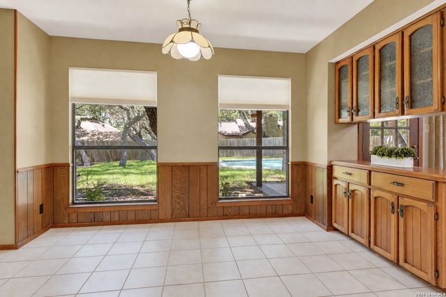 811 Lone Wolf, San Antonio, TX 78232