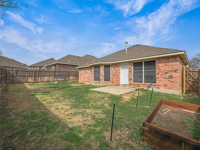 704 Darlington Trail, Fort Worth, TX 76131