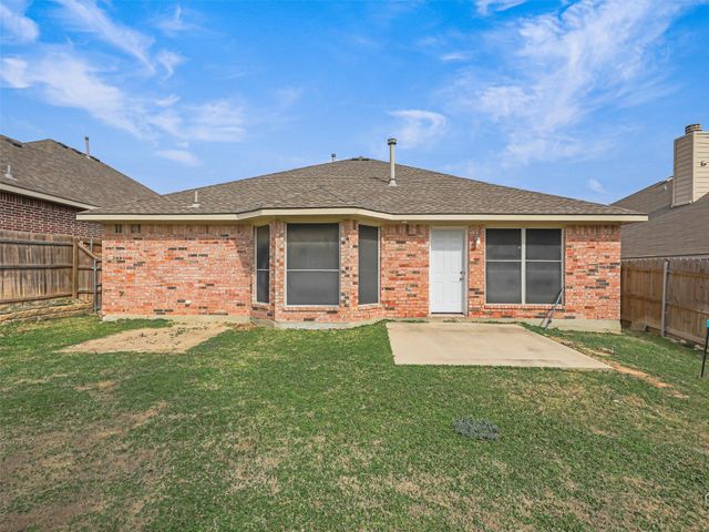 704 Darlington Trail, Fort Worth, TX 76131