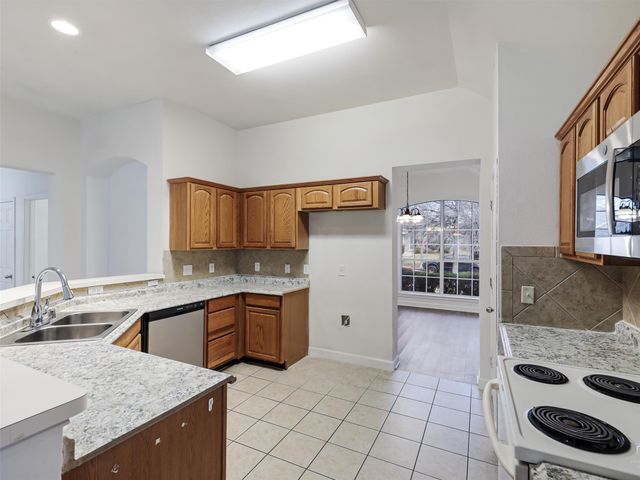 704 Darlington Trail, Fort Worth, TX 76131