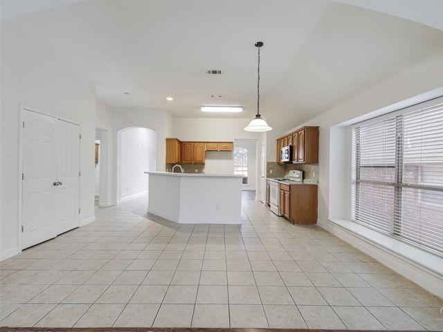 704 Darlington Trail, Fort Worth, TX 76131