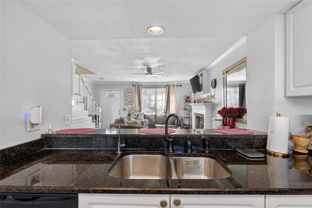 1811 MILL RUN CIRCLE, Tampa, FL 33613